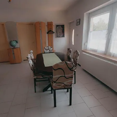 Holiday home Schoenes In Mit Sehr Grossen Pool