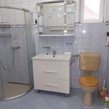 度假居 Schoenes In Mit Sehr Grossen Pool