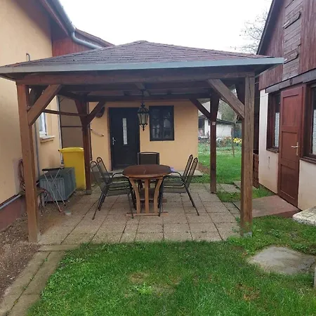 Schoenes In Mit Sehr Grossen Pool 度假居 Balatonberény